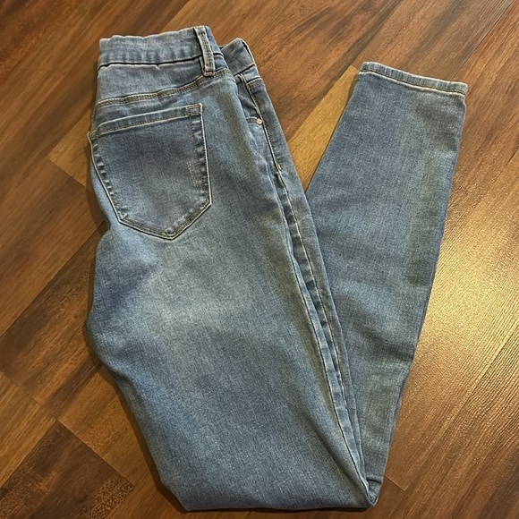 PacSun in Push Up Jeggings size 25- Light Wash, Slightly Distressed - Picture 11 of 12